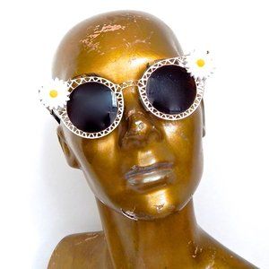 GASOLINE GLAMOUR SWAN RIVER DAISY SECRET AGENT SUNGLASSES🌼🌼🌼